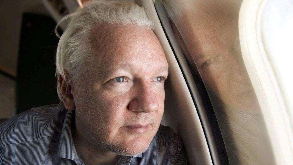 En qué consiste el acuerdo al que llegó Julian Assange con el gobierno de EU que le permitió recuperar la libertad