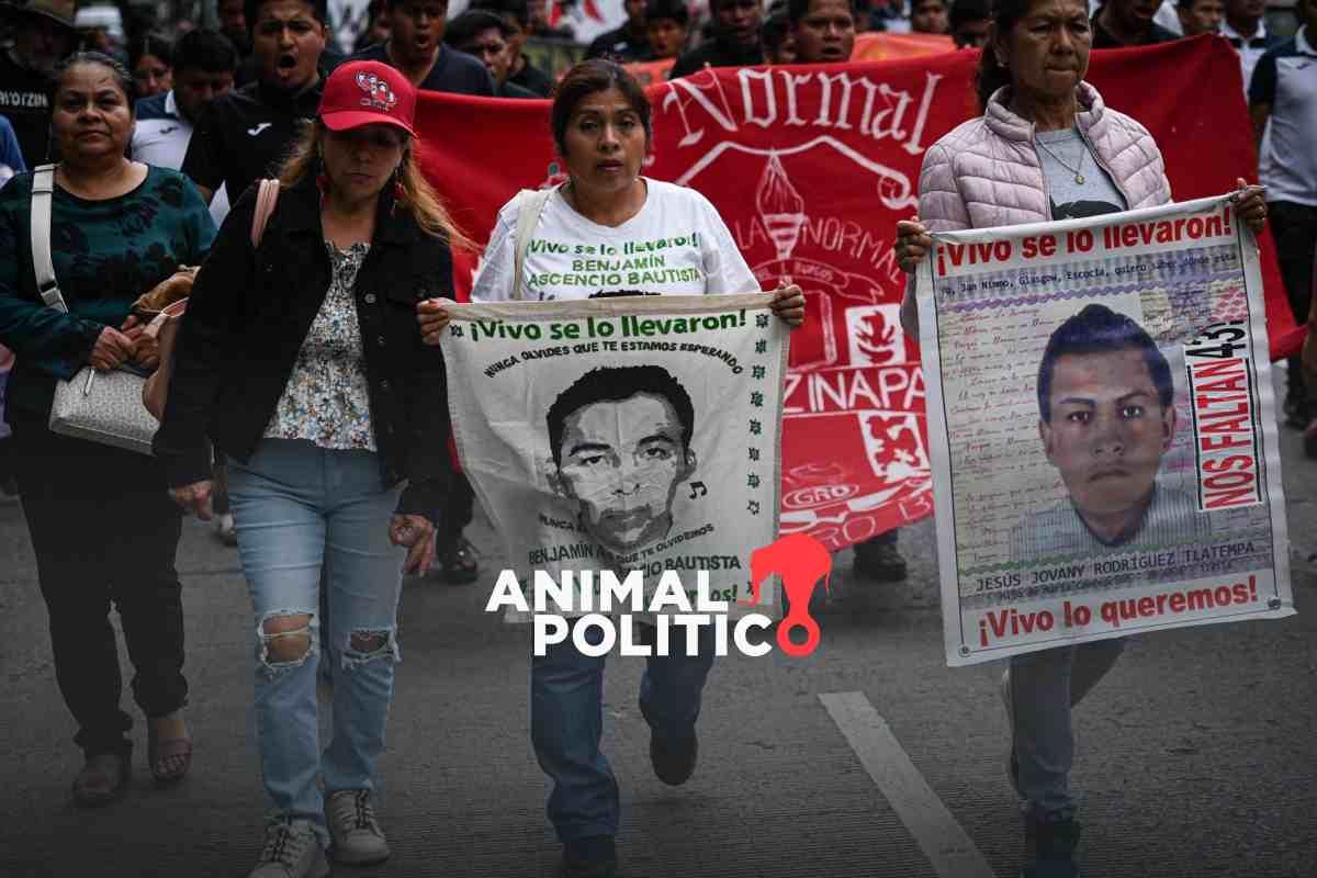 Padres de Ayotzinapa exigen nueva línea de investigación sobre el paradero de los 43 normalistas