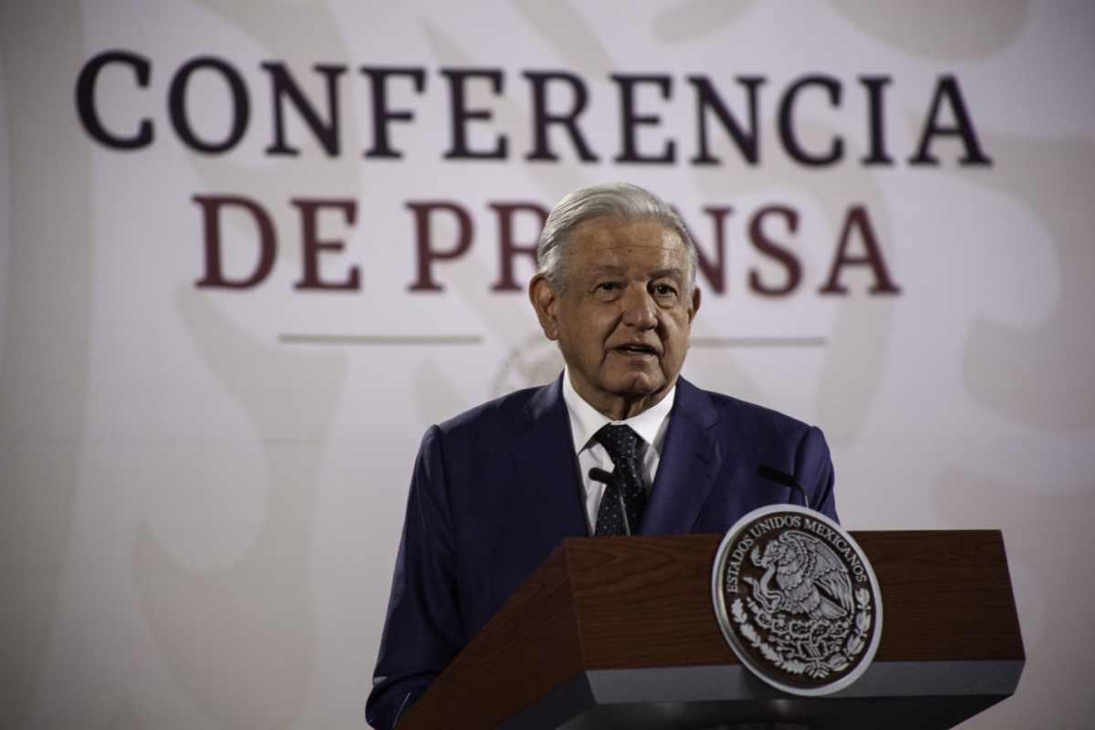 AMLO pide al INE no ceder ante presiones por reparto de plurinominales en el Congreso