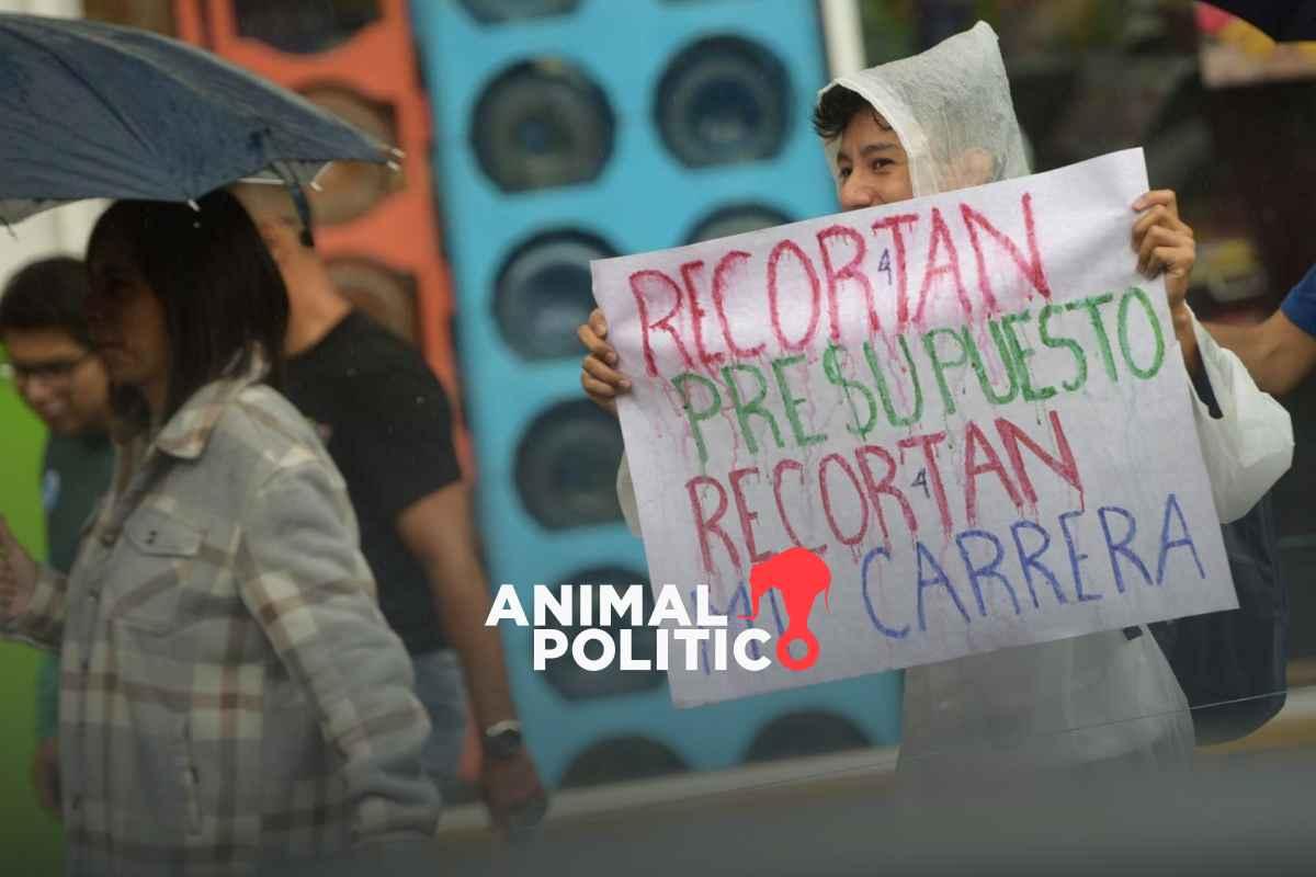 Estudiantes de posgrado de la UNAM reclaman becas CONAHCYT; acusan falta de transparencia