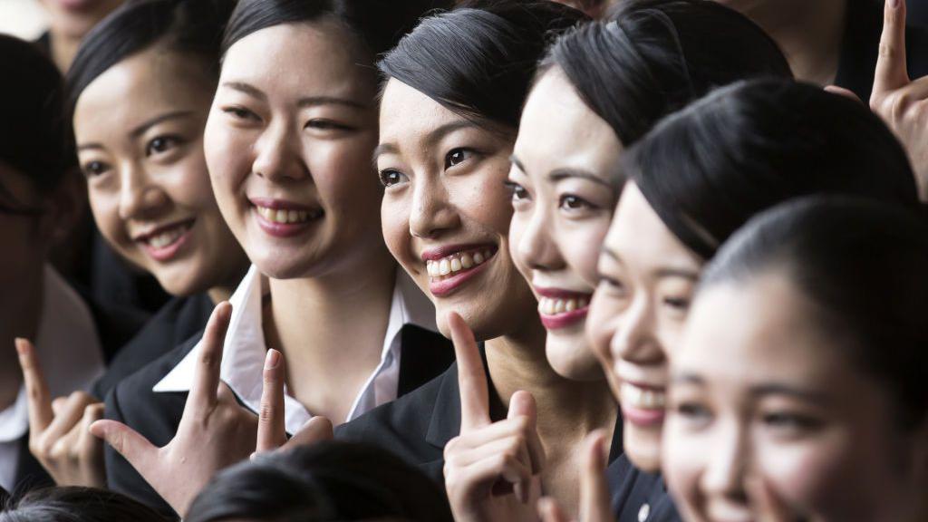 “Womenomics”: qué efectos ha tenido en Japón el esfuerzo por aumentar la presencia de mujeres en la economía