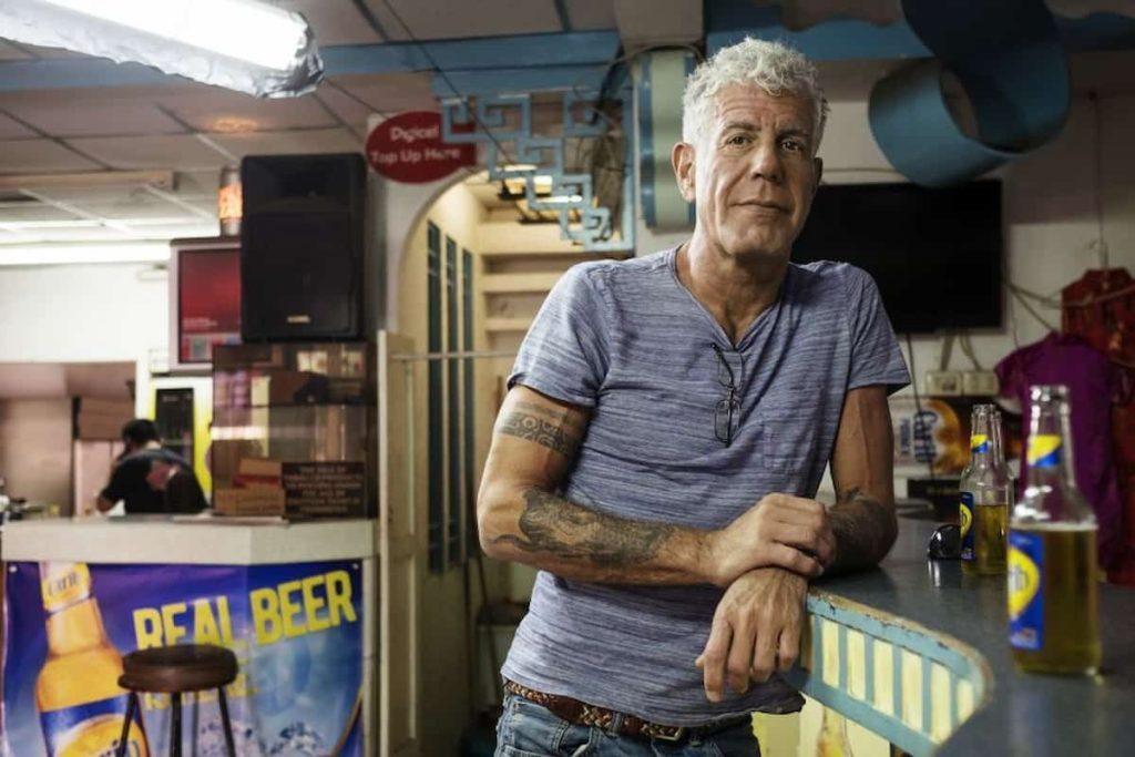 La única y verdadera receta para curar la “cruda”, según Anthony Bourdain