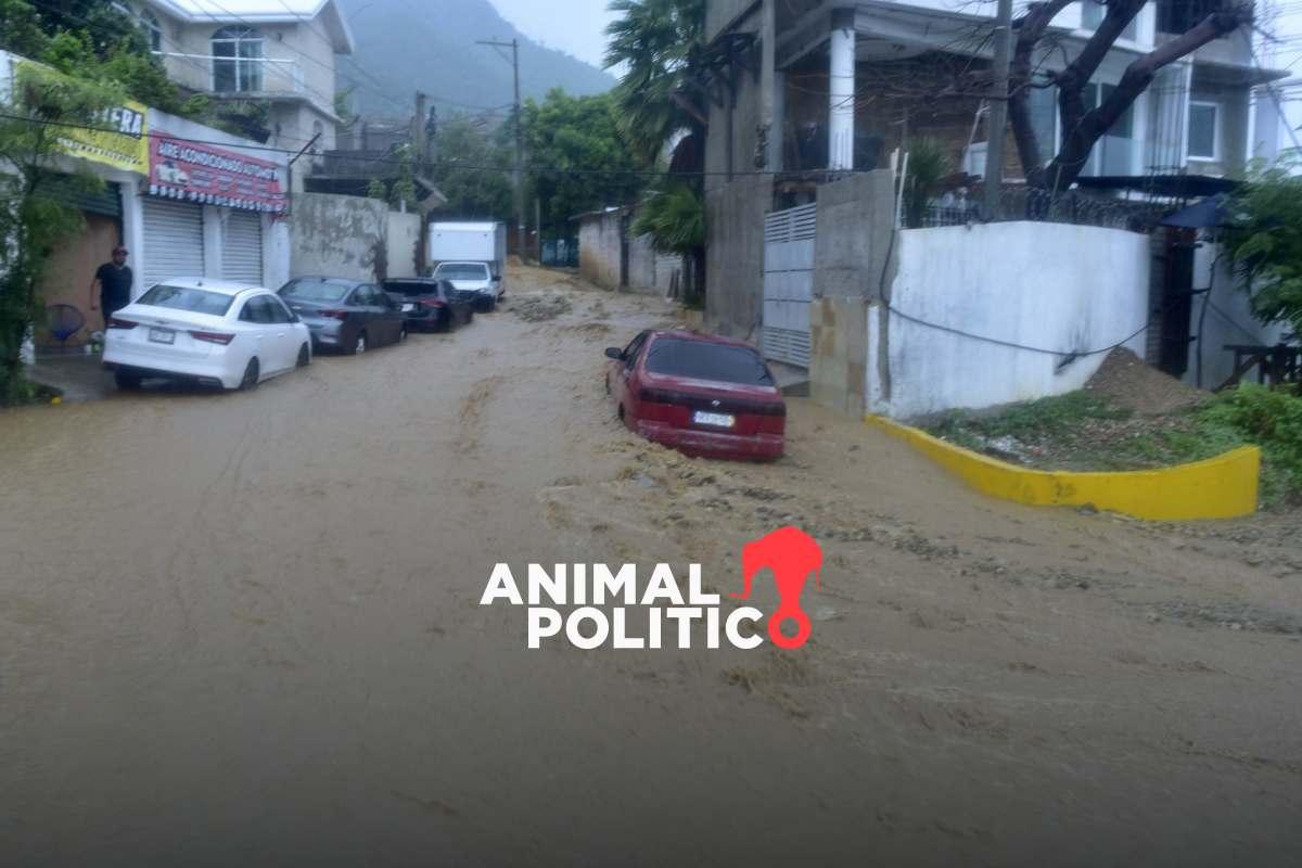 “Estamos atrapados”: familias de Acapulco piden ser rescatadas de sus casas inundadas tras paso de John