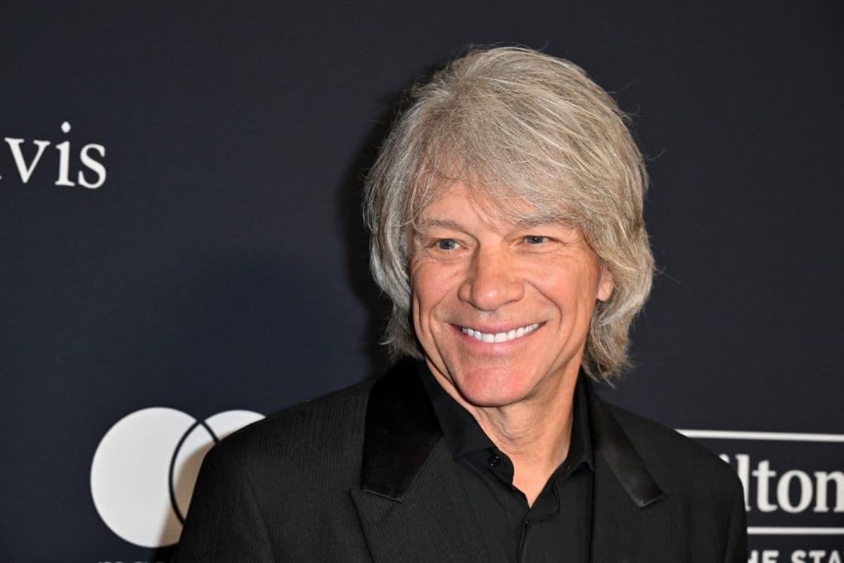 Imagen: ¡Rifado! Jon Bon Jovi evita que mujer salte de un puente