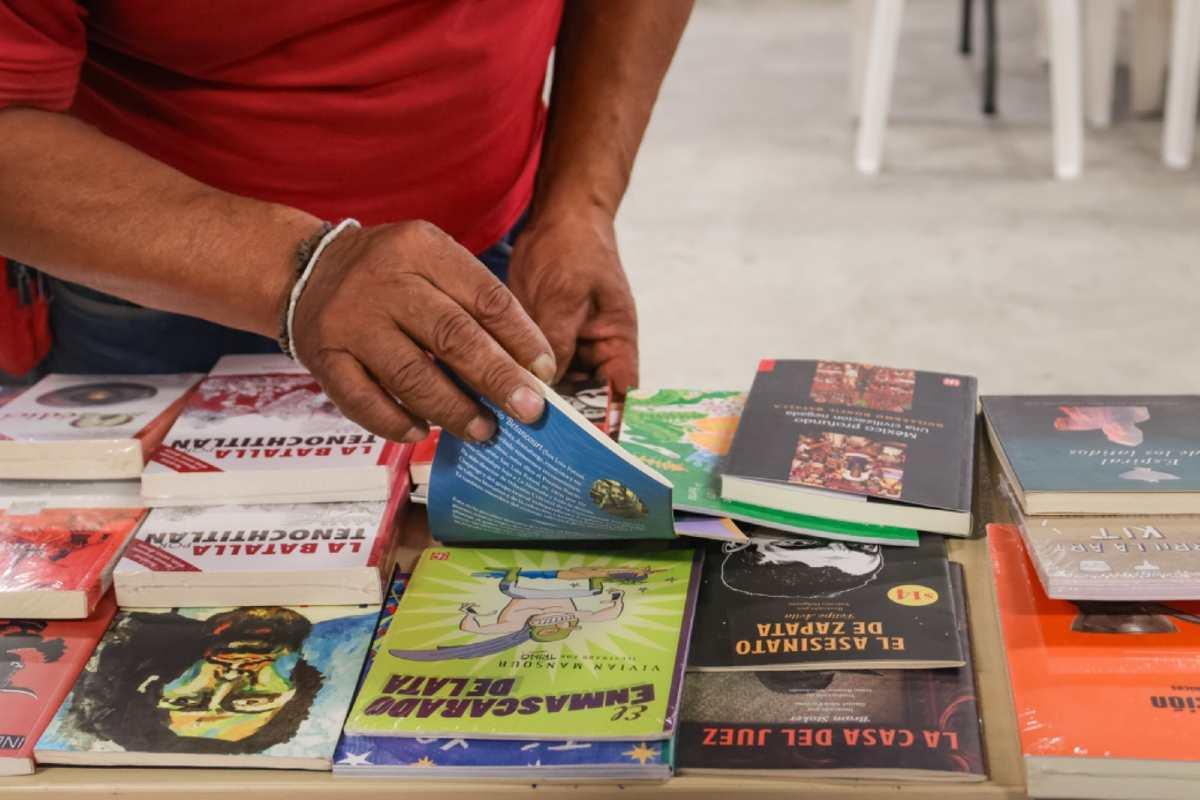 Conoce ‘Diableros literarios’, el primer libro club de la Central de Abastos