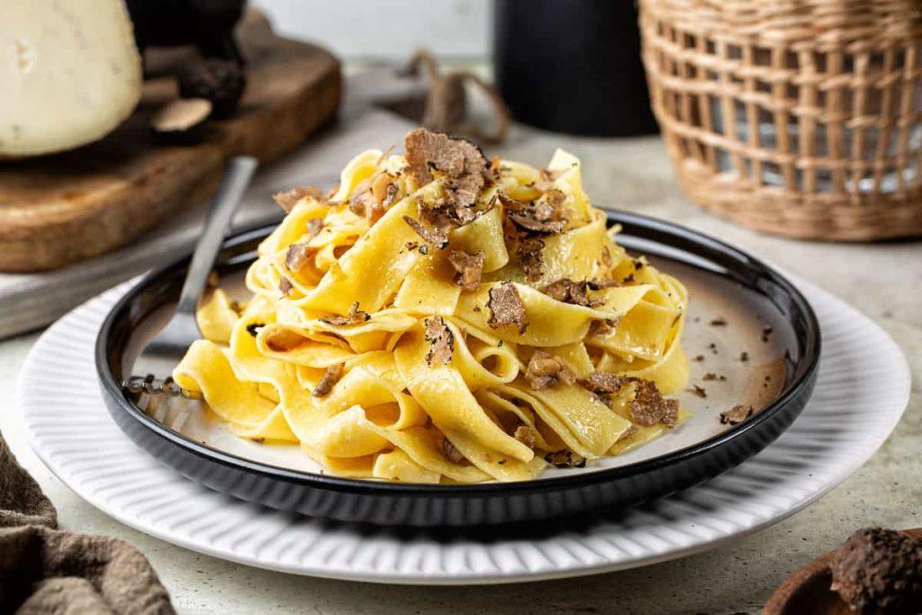 Tagliatelle al tartufo: una receta italiana sencilla de pasta con trufa