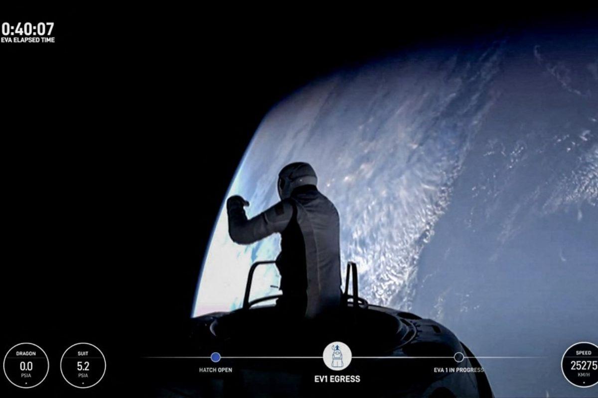 SpaceX hace historia con la primera caminata espacial privada