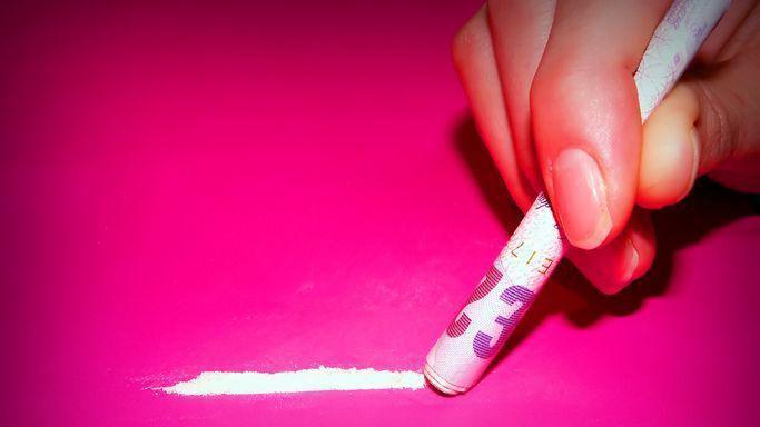 Cocaína rosa: la peligrosa droga que surgió en América Latina y que ahora se está poniendo de moda en las fiestas de Europa