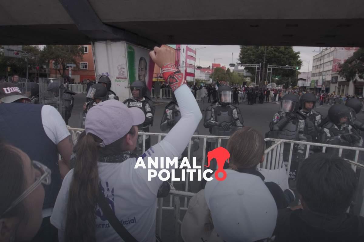 Trabajadores del Poder Judicial se manifiestan; policías los encapsulan previo a toma de protesta de Sheinbaum