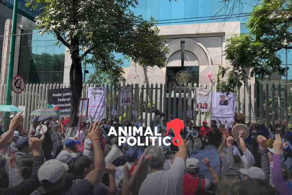 Trabajadores del Poder Judicial protestan frente a la Judicatura; hoy votarán continuidad de paro