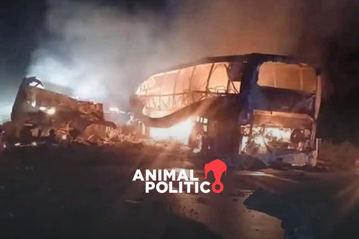 Autobús se incendia tras chocar con un tráiler en Campeche, viajaban más de 40 personas