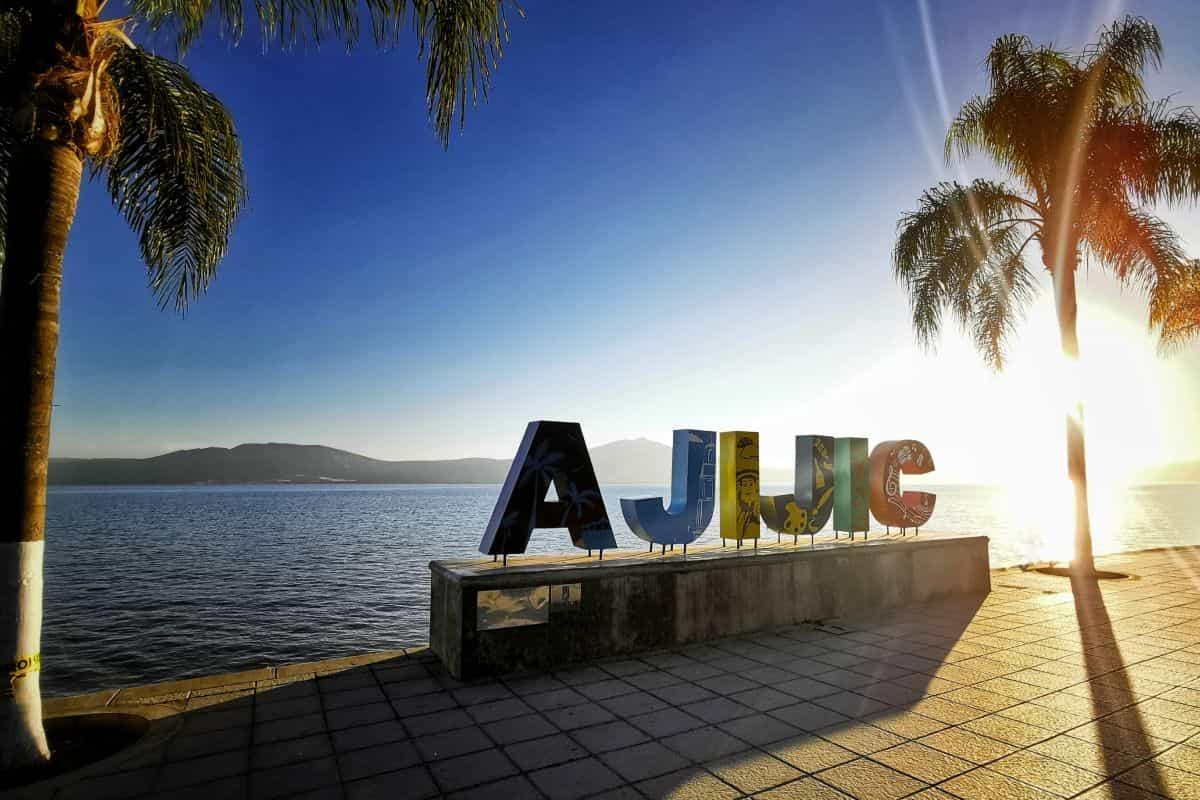 Razones para visitar Ajijic, el Pueblo Mágico a las orillas del lago de Chapala