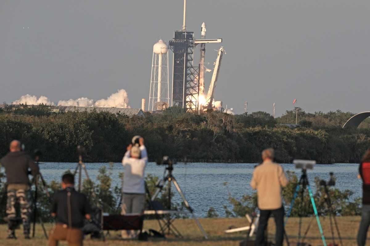 Cohete de SpaceX despega hacia la Estación Espacial Internacional para rescatar a astronautas varados