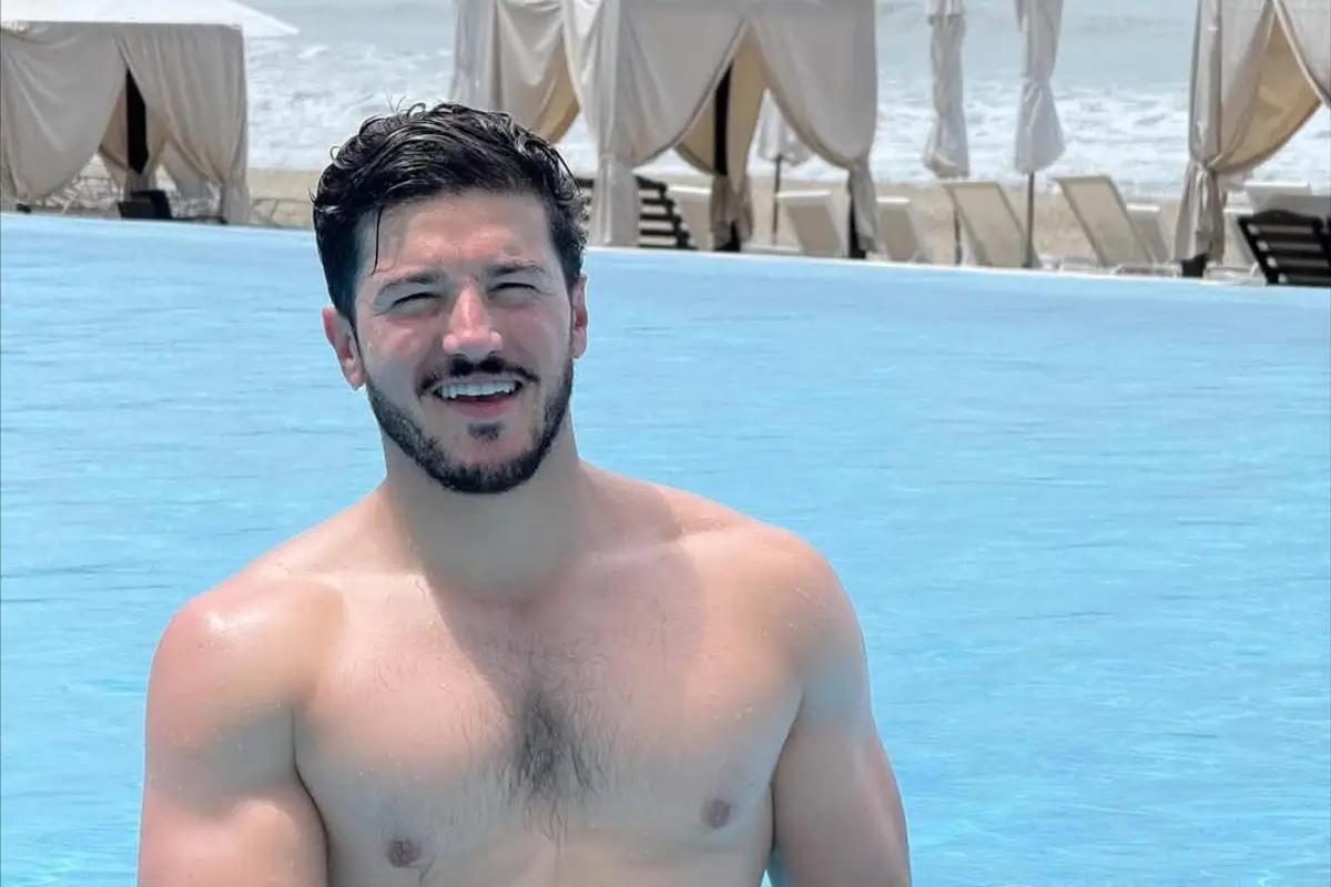 Una receta de influencer con política: Samuel García se quita la camisa en redes sociales