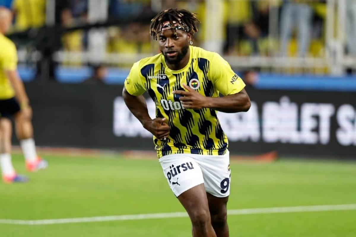 ¡Se va del América! Allan Saint-Maximin abandona el equipo tras ataques racistas