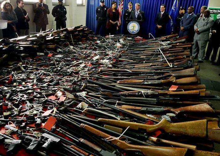 Tras matanza en Connecticut, ya se debate control de armas en EU