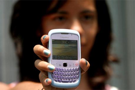 Gobierno y telefónicas acuerdan bloquear celulares robados