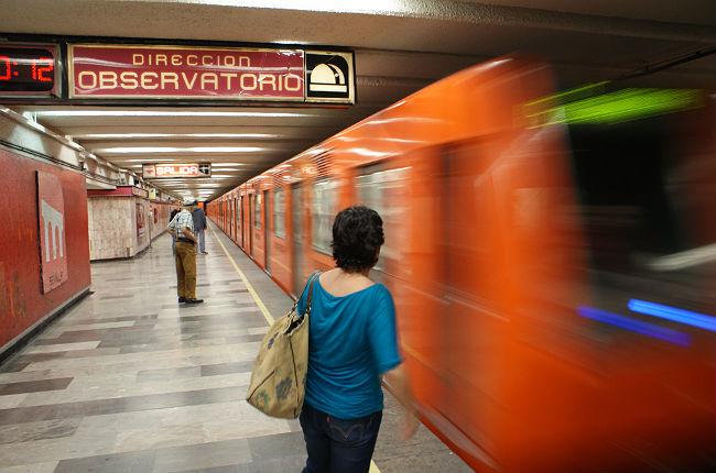 Metro del DF investiga a conductor por manejar tren ebrio (incluye video)