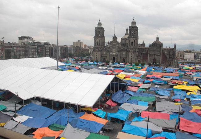 CNTE analiza adelantar al martes su regreso al Zócalo