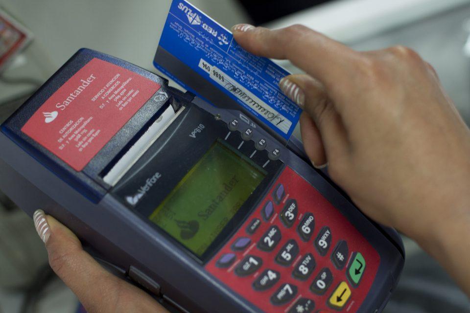 ¿No puedes hacer pagos con tu tarjeta? Falla el sistema de pago de terminales bancarias