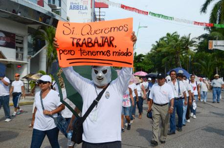 Aguirre dice que Ejército, Marina y PF podrían <i>cuidar</i> a escuelas de Acapulco