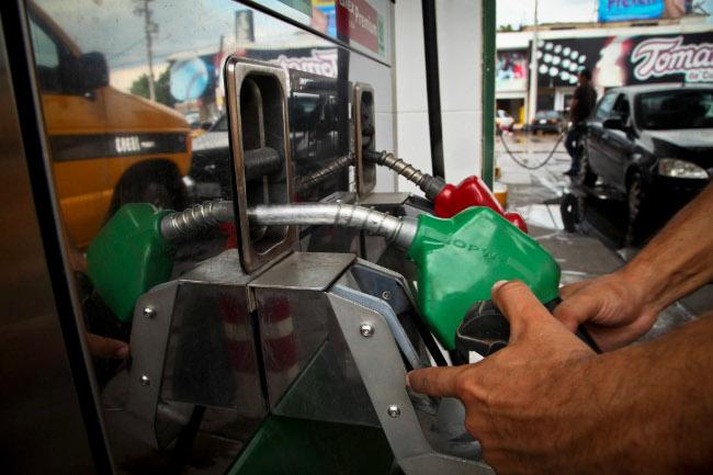 El 1 de enero habrá alza extraordinaria a precios de la gasolina por el IEPS