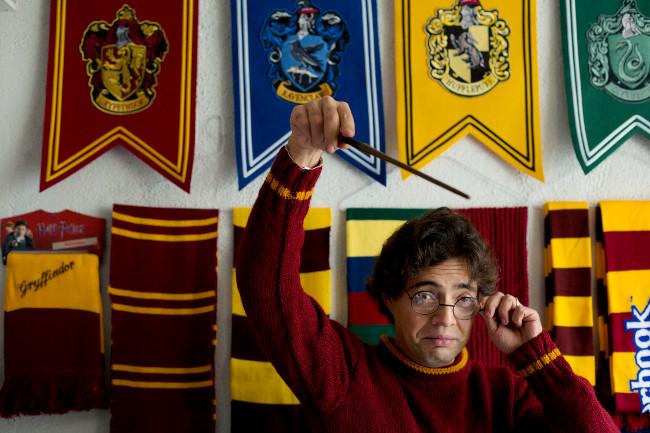 Éste es el mexicano que obtuvo un Guinness por ser el mayor coleccionista de Harry Potter en el mundo (imágenes)