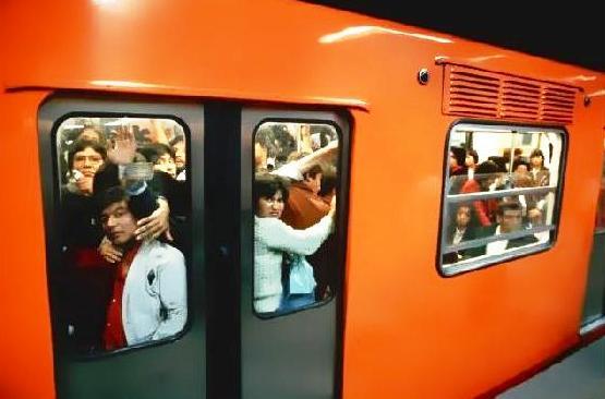 No sólo en México se llena el Metro, así se pone el de Beijing