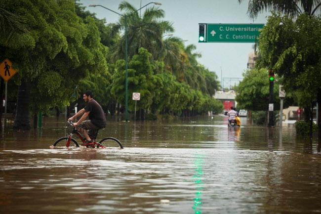 EPN urge que censo de daños por lluvias esté listo a final de octubre