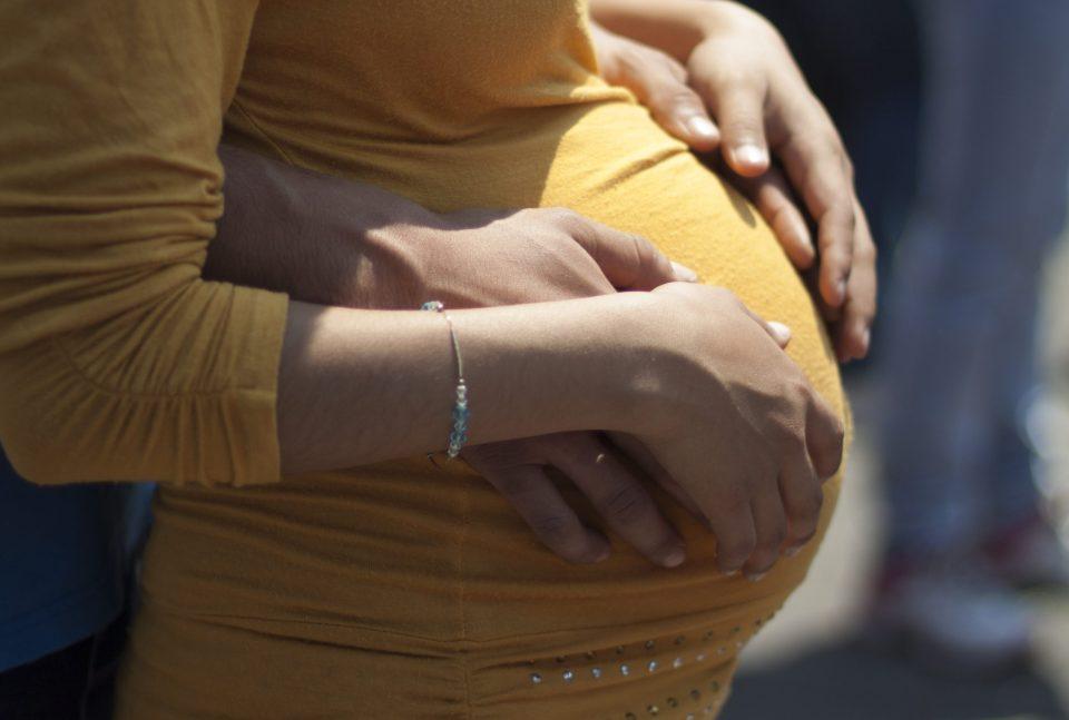 Mujeres de CDMX podrán estar acompañadas por alguien de confianza durante parto o cesárea