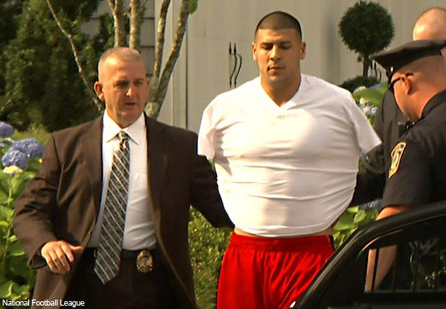 Arrestan al jugador de NFL Aarón Hernández por homicidio