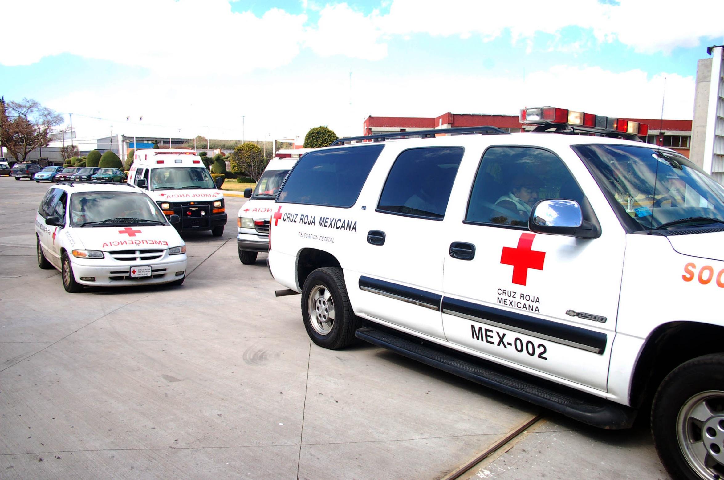 Mujer arrolla a 3 enfermeras en la Benito Juárez; muere una