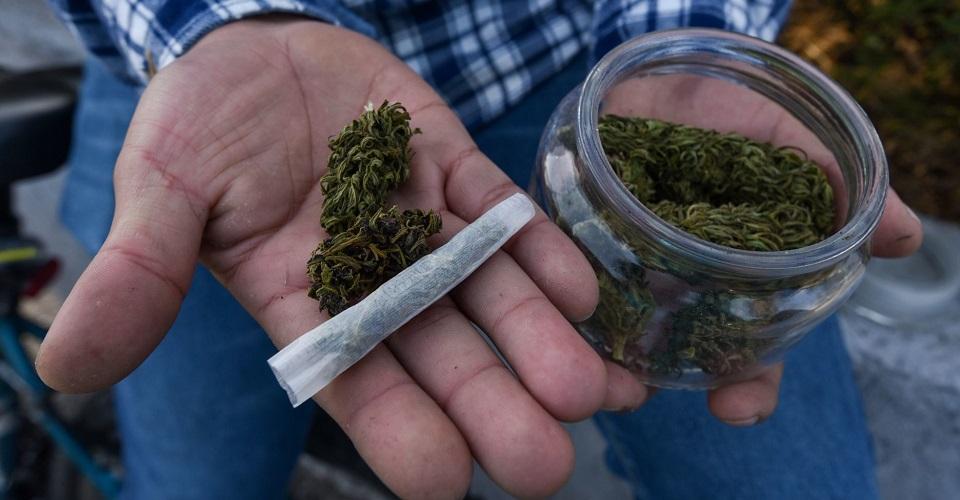 No se puede procesar penalmente a consumidores por traer más de 5 gramos de mariguana, resuelve la SCJN