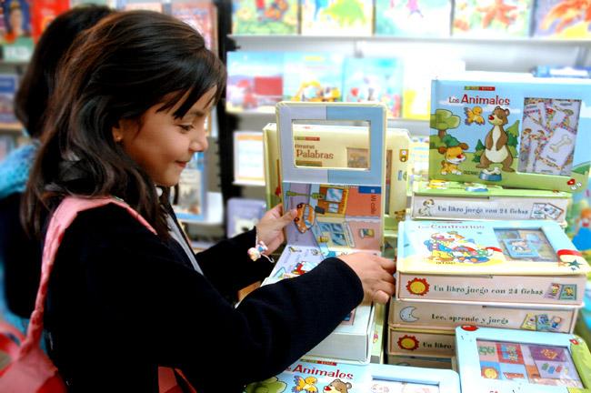 Chavitas escritoras: <br>Literatura rosa y negra