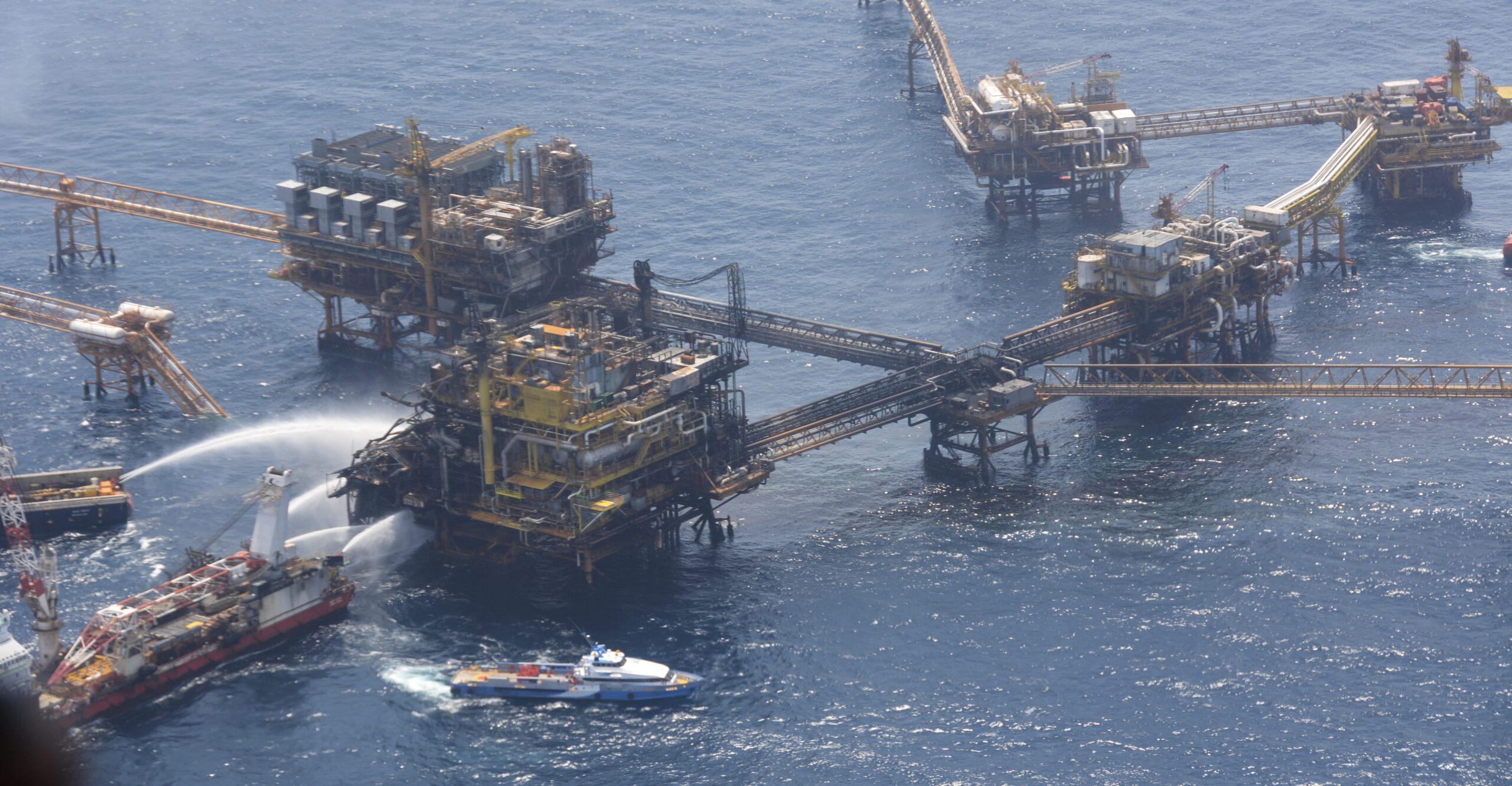 Incendio en plataforma de Pemex deja tres trabajadores lesionados en Campeche