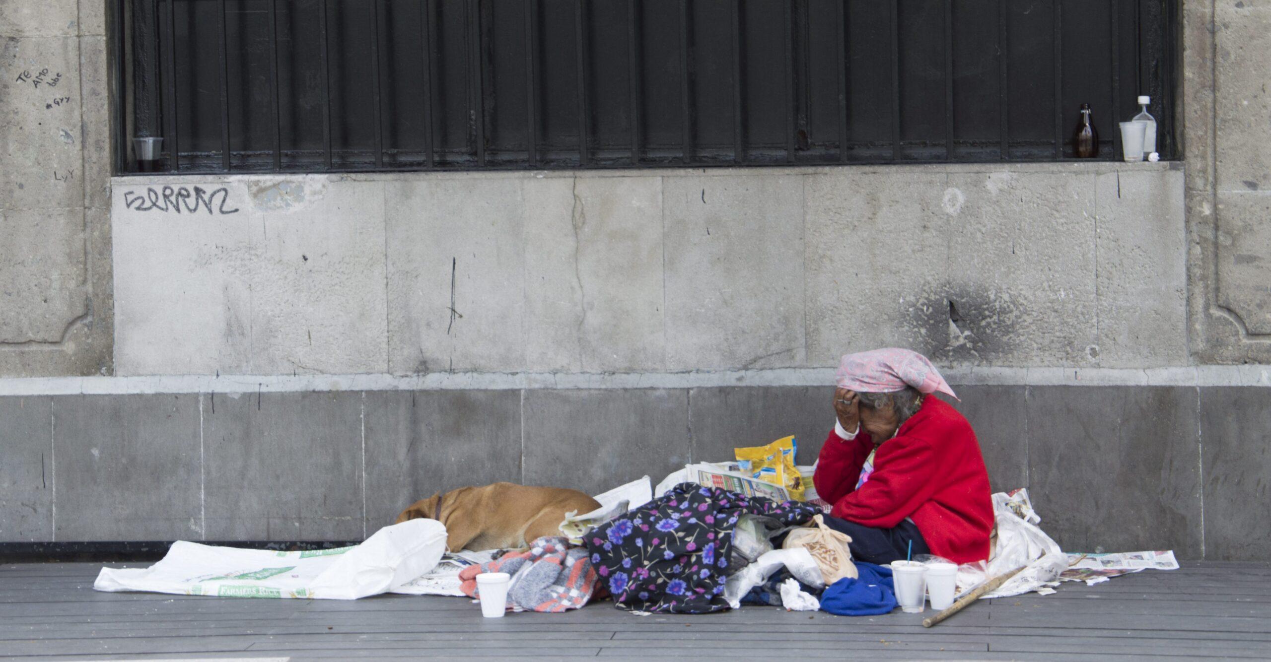 Sin hogar ni identidad: estos son los estigmas que sufren las mujeres que viven en las calles