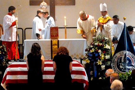 Reafirman en funeral de agente Zapata lucha conjunta de EU y México contra narco