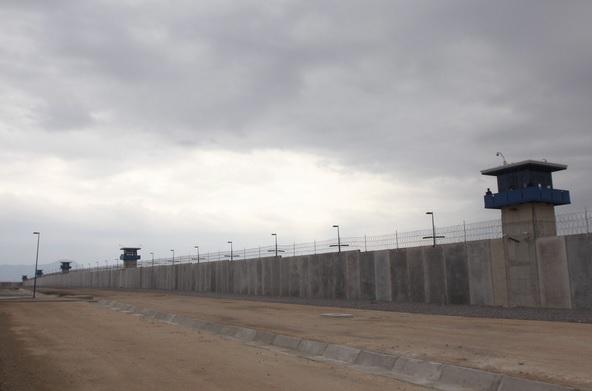 Presos federales siguen en cárceles estatales porque en otras no hay espacio