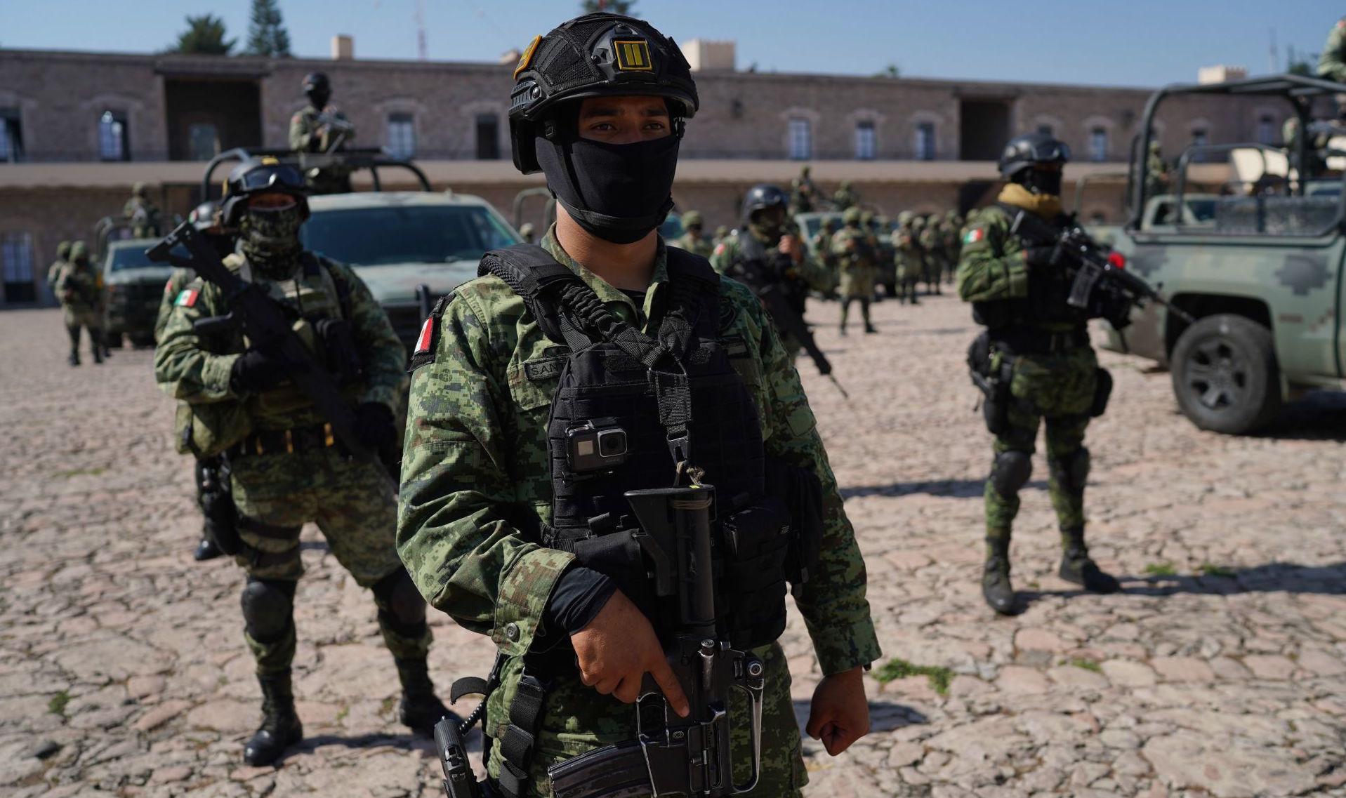 Enfrentamiento entre civiles con policías y militares deja 9 muertos