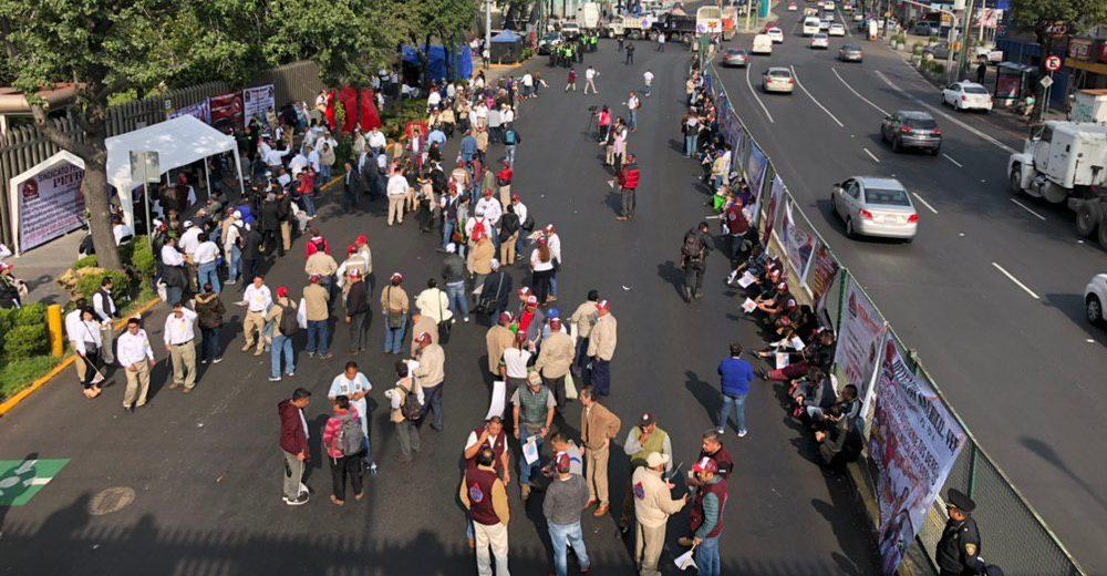 Integrantes de Petromex bloquean Marina Nacional; exigen a Pemex ser reconocidos como sindicato