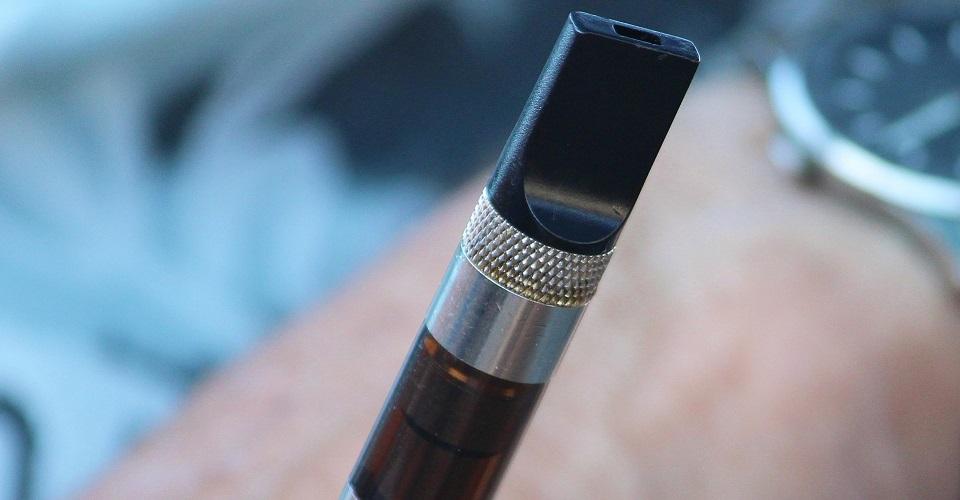 Un decreto que prohibía los cigarros electrónicos acabó con un foro que buscaba regularlos
