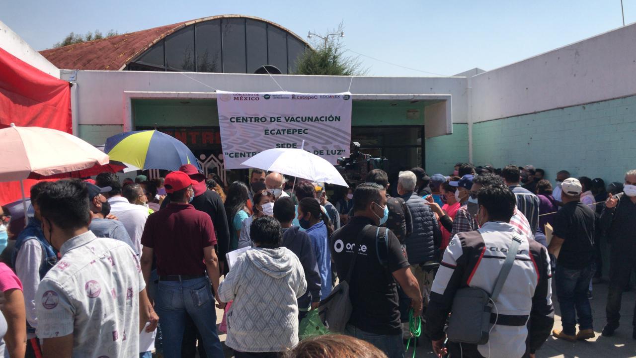 Habitantes de Ecatepec bloquearon Avenida Central para exigir que apertura de centros de vacunación