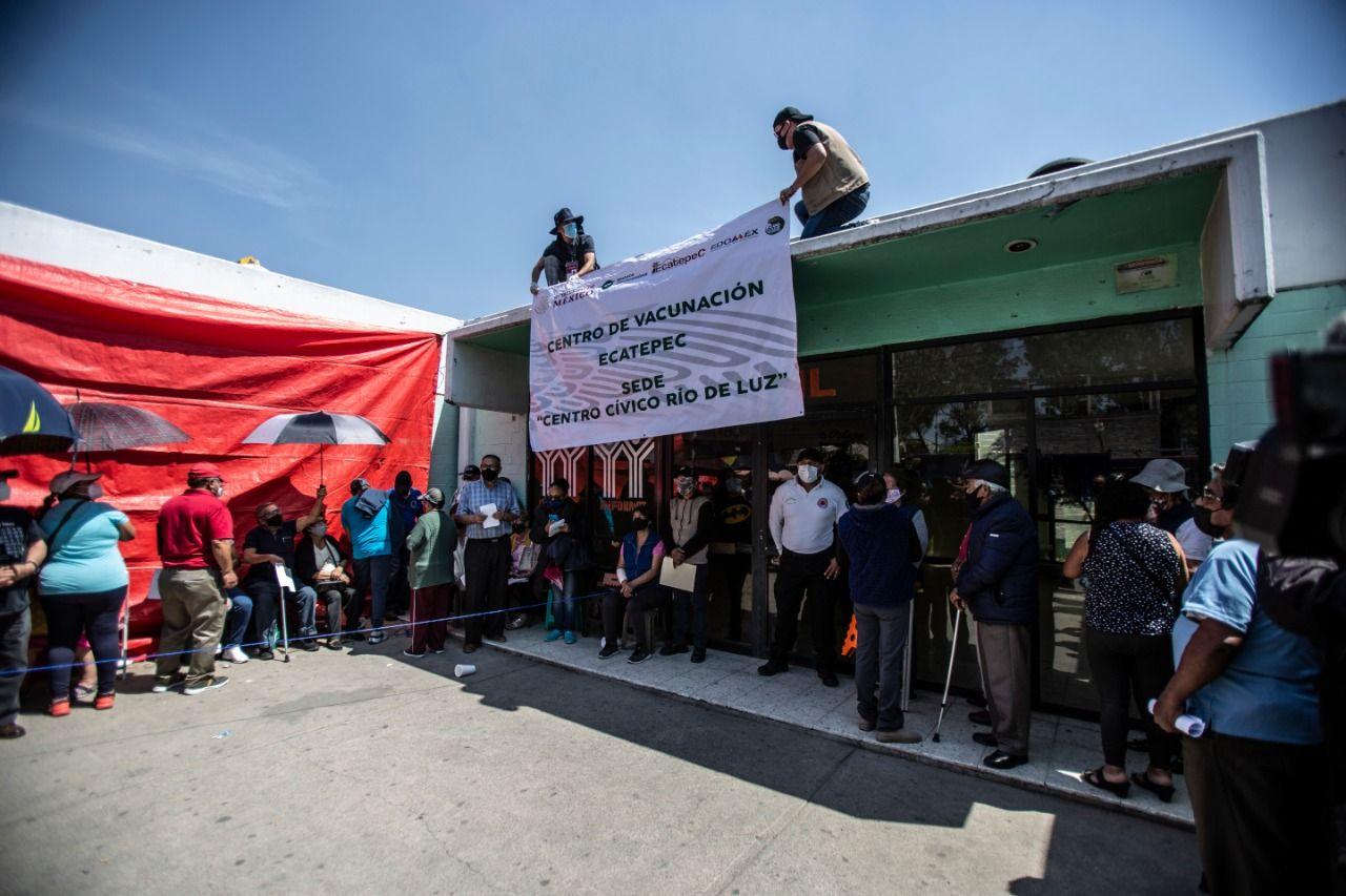 Vuelven a bloquear Avenida Central en Ecatepec; exigen apertura de módulo de vacunación