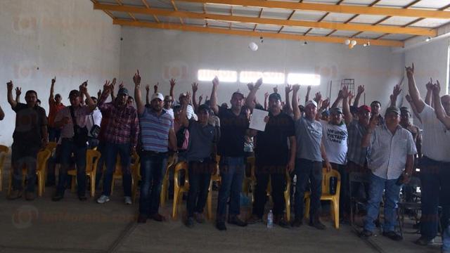 Destituyen Autodefensas a José Manuel Mireles; él niega expulsión