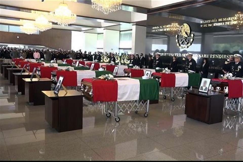 Rinden homenaje a los 14 marinos que apoyaron en detención de Caro Quintero y horas después fallecieron en desplome de helicóptero
