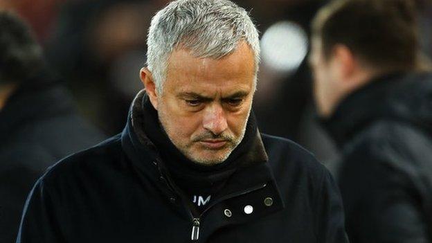 No es solo José Mourinho: cómo el Manchester United pasó de la gloria a estar “podrido hasta la médula”