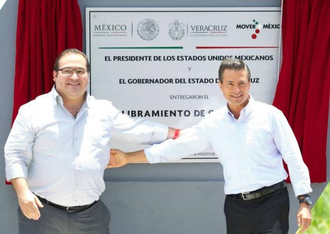 Peña Nieto entrega el Libramiento Coatepec, que une al puerto con la capital de Veracruz