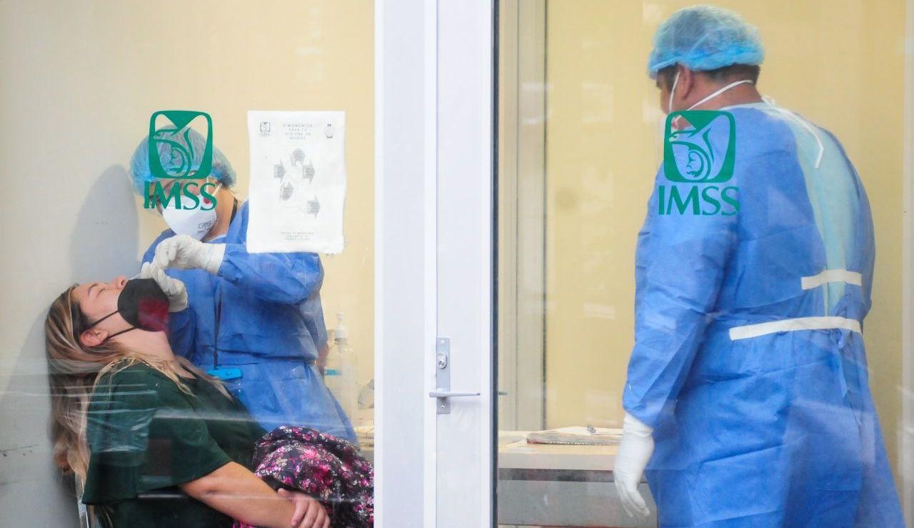 México suma más de 13 mil casos de COVID; 69% de población adulta tiene al menos una vacuna