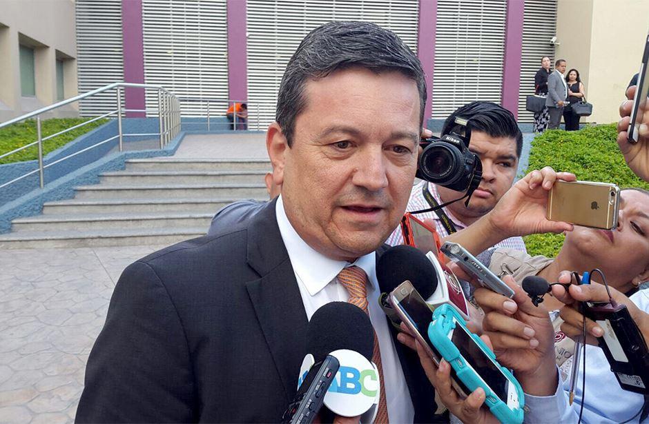 Vinculan a proceso a exsecretario de obras públicas en NL por costos excesivos en construcción