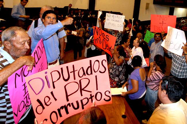 Coahuila <i>seduce</i> a diez bancos para refinanciar su deuda